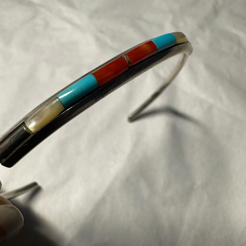 Vintage handmade Native American Zuni inlaid turquoise silver cuff bracelet - Picture 7 of 12